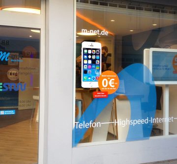 Iphoneaufkleber als digitaler Foliendruck für das M-Net-Geschäft in Nürnberg.