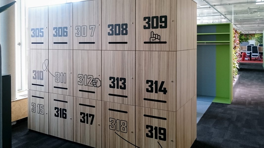 Montage von Nummern für eine Spindanlage bei der Firma Adidas