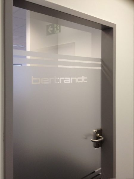 Sichtschutzbeklebung bei der Firma Bertrandt in Nürnberg Fürth