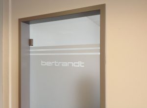 Beklebung der Firma Bertrandt AG in Nürnberg Fürth beklebt von Werbeagentur Focus