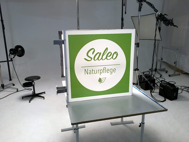 Fotografie eines Leuchtkastens der Firma Saleo