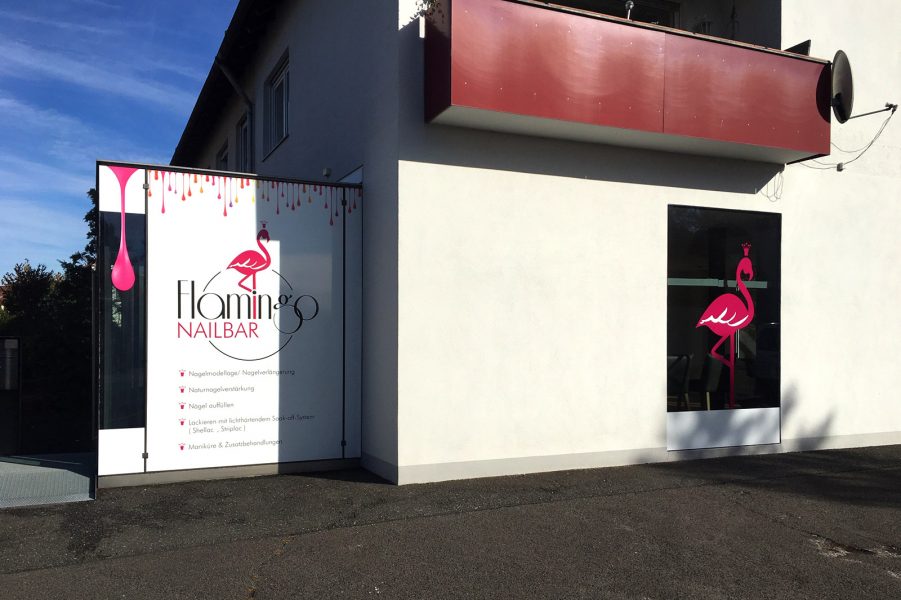 Großflächige Folierung der Fenster für die Flamingo Nailbar in Erlangen