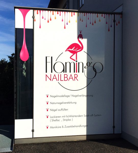 Großflächige Folierung einer Fensterfront für die Flamingo Nailbar in Erlangen